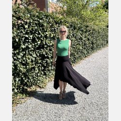 Asymmetrisk microfiber nederdel 