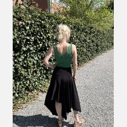 Asymmetrisk microfiber nederdel 