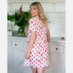 Natkjole med jordb�r 100% bomuld