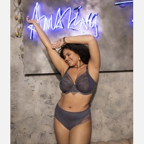 Priya bh fuld sk�l